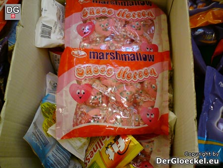 Marshmallows-Angebot bei PENNY. Die Ware wird liegend in einer Schütte zum Kauf angeboten